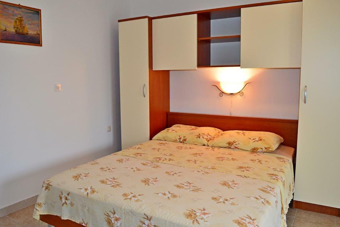 Apartmani Peko Pag Town Buitenkant foto
