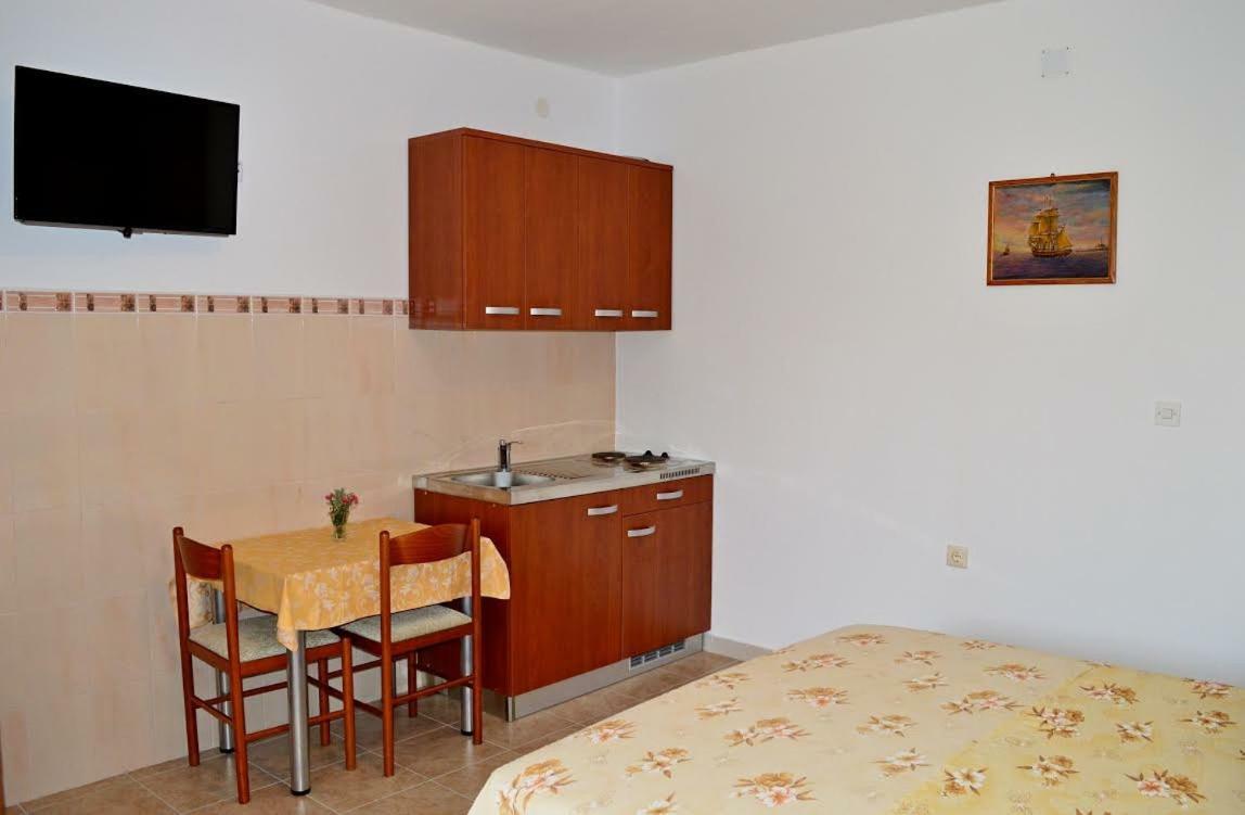 Apartmani Peko Pag Town Buitenkant foto